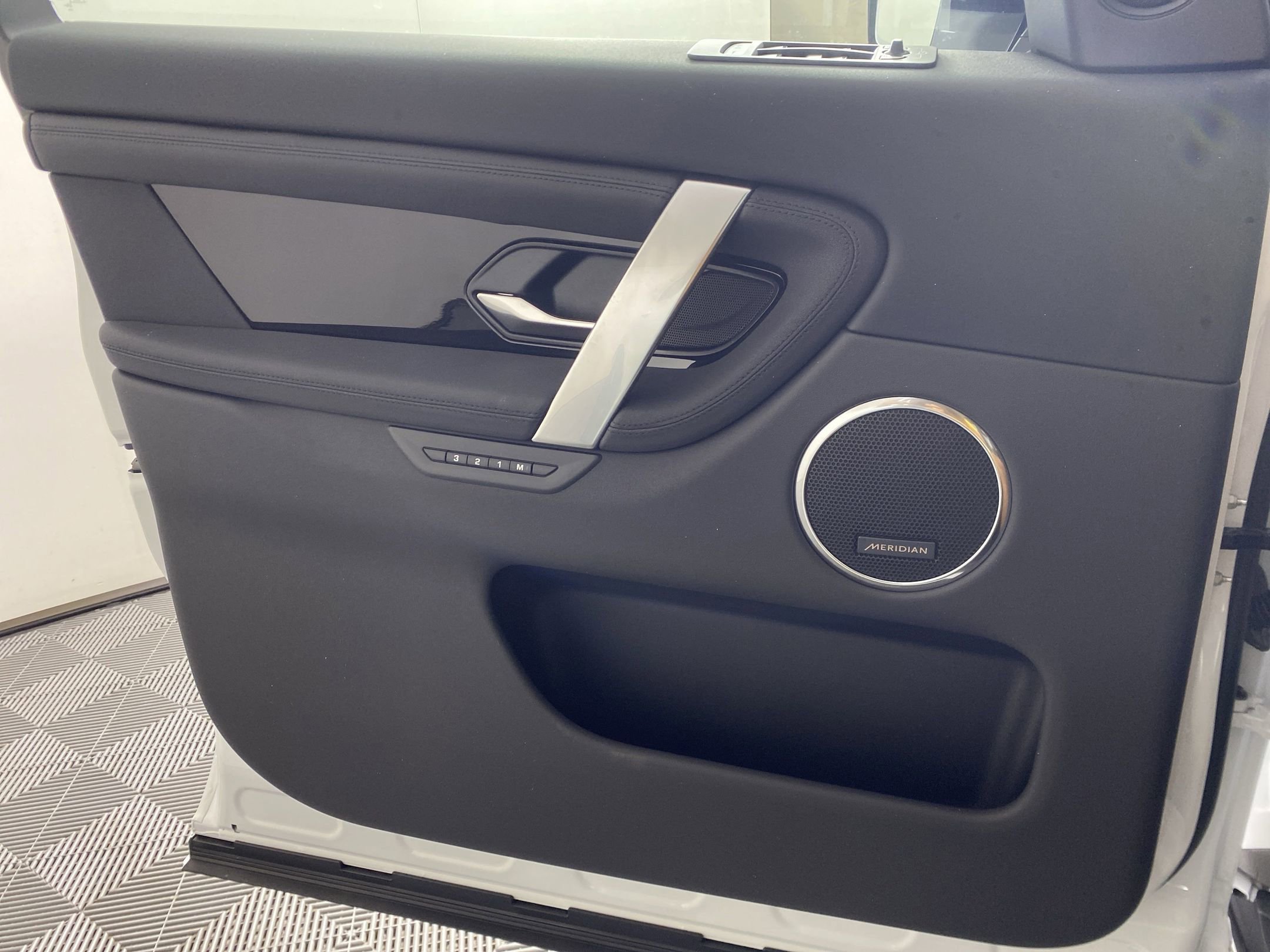 Certified 2025 Land Rover Discovery Sport S image 16