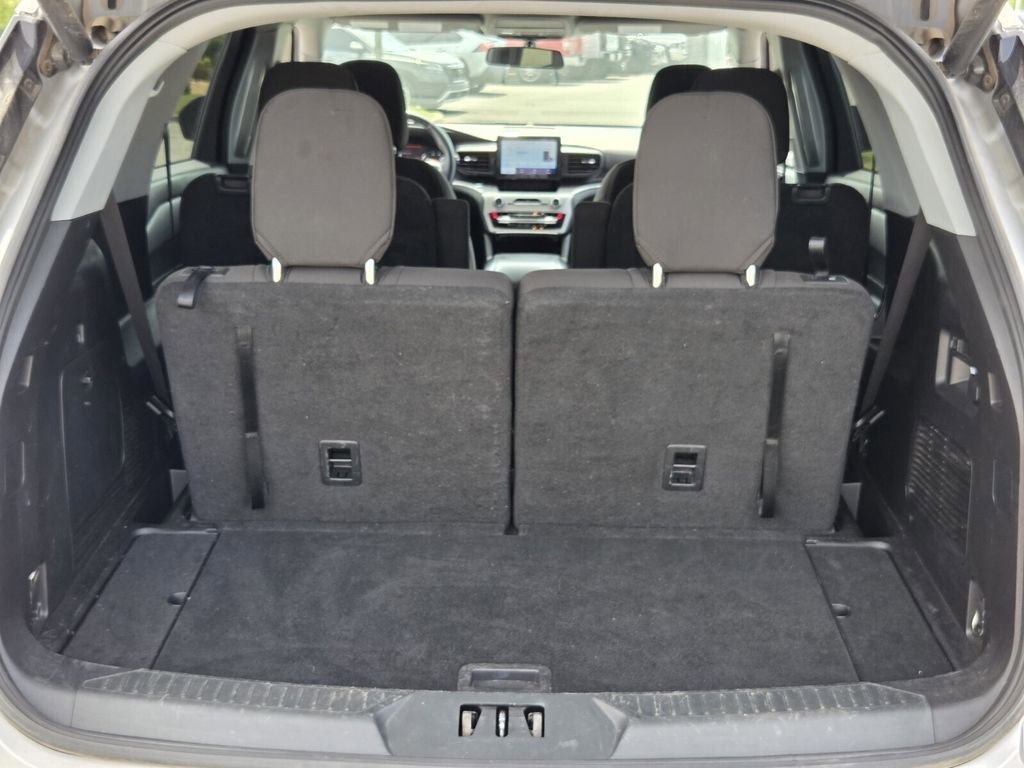 Used 2021 Ford Explorer XLT image 13