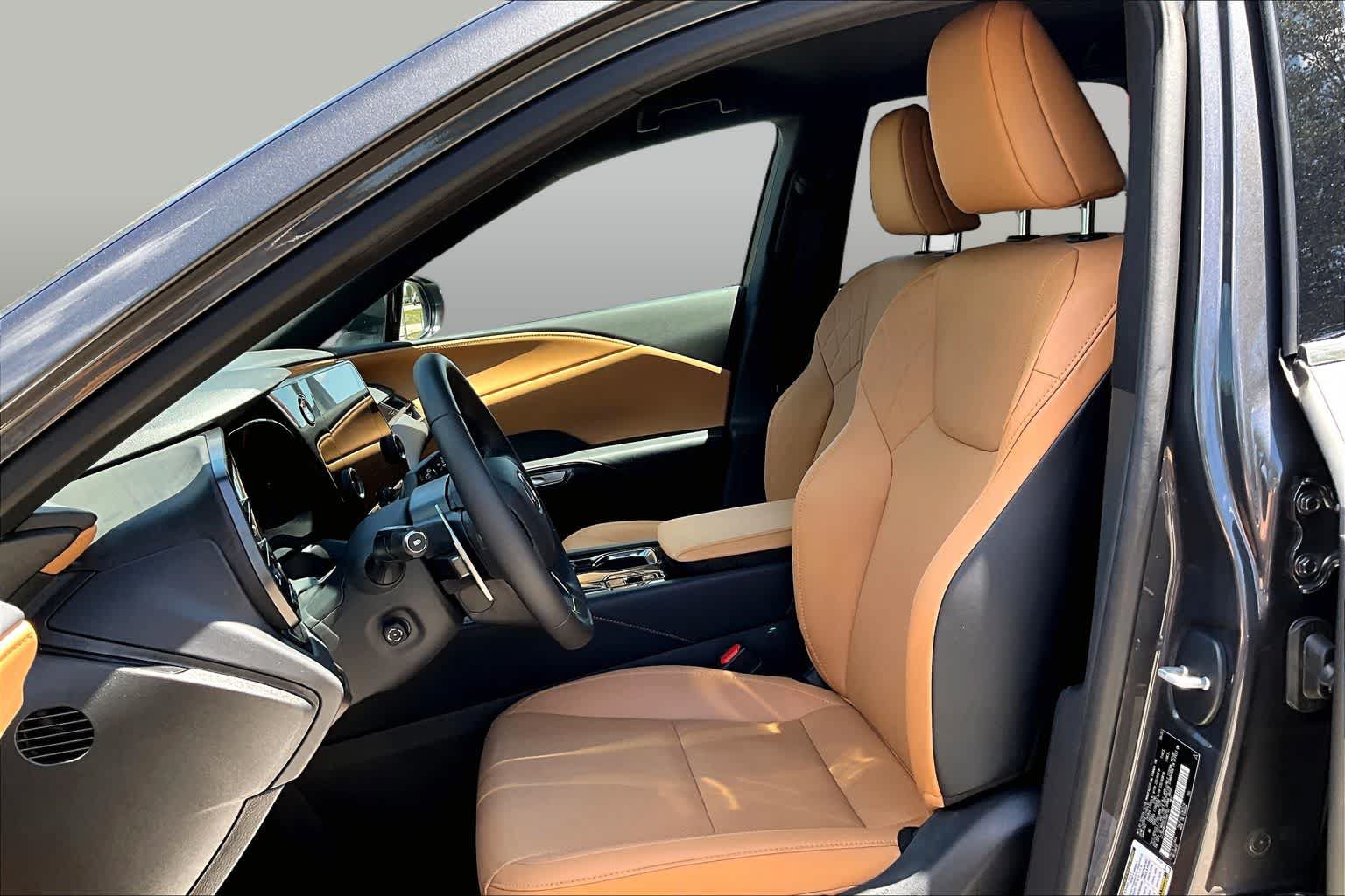 Used 2025 Lexus RX 350 FWD w/ Technology Package image 8