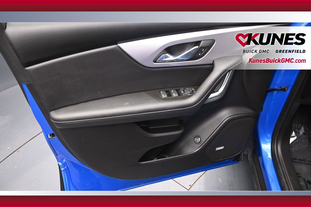 Used 2024 Chevrolet Blazer LT w/ Sound & Technology Package FWD image 17