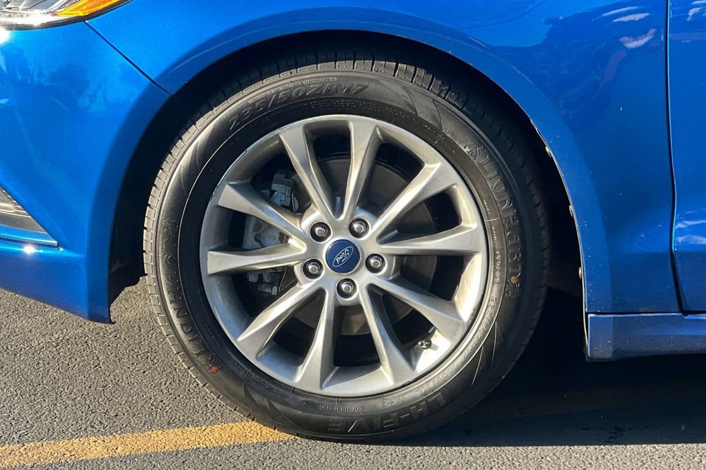 Used 2017 Ford Fusion SE w/ Fusion SE Technology Package image 28