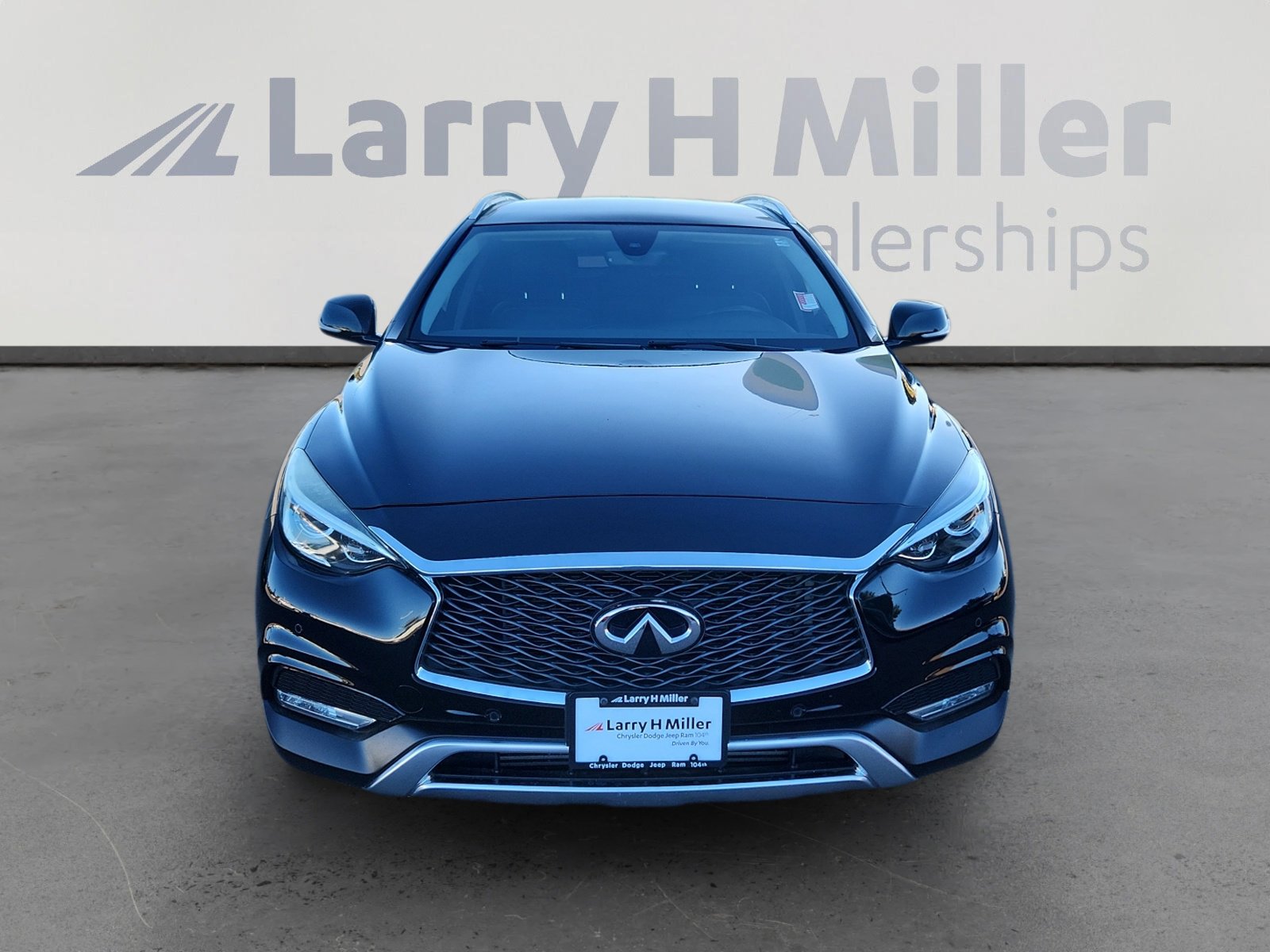 Used 2017 INFINITI QX30 Premium w/ Navigation Package image 9