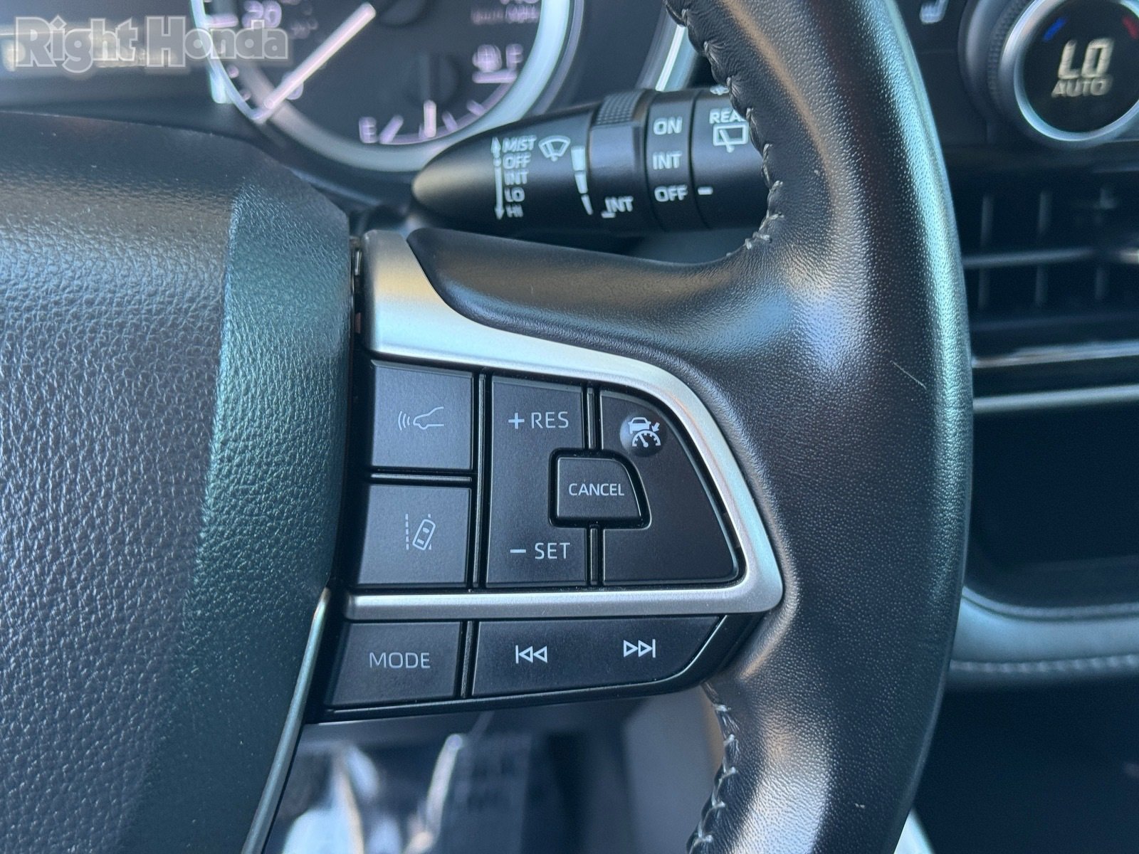 Used 2023 Toyota Highlander XLE image 25