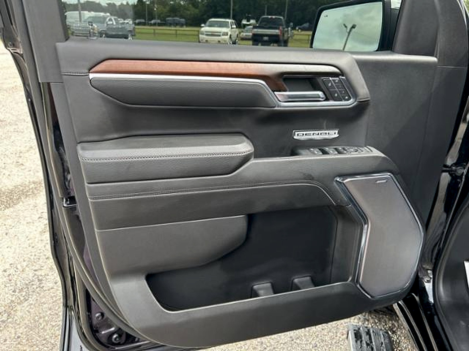 Used 2024 GMC Sierra 1500 Denali w/ Technology Package image 12