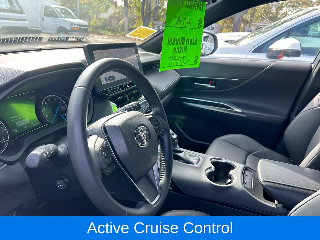 Used 2024 Toyota Venza XLE image 12