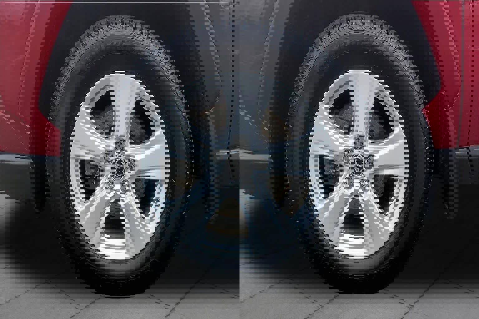 Used 2021 Toyota RAV4 LE image 11