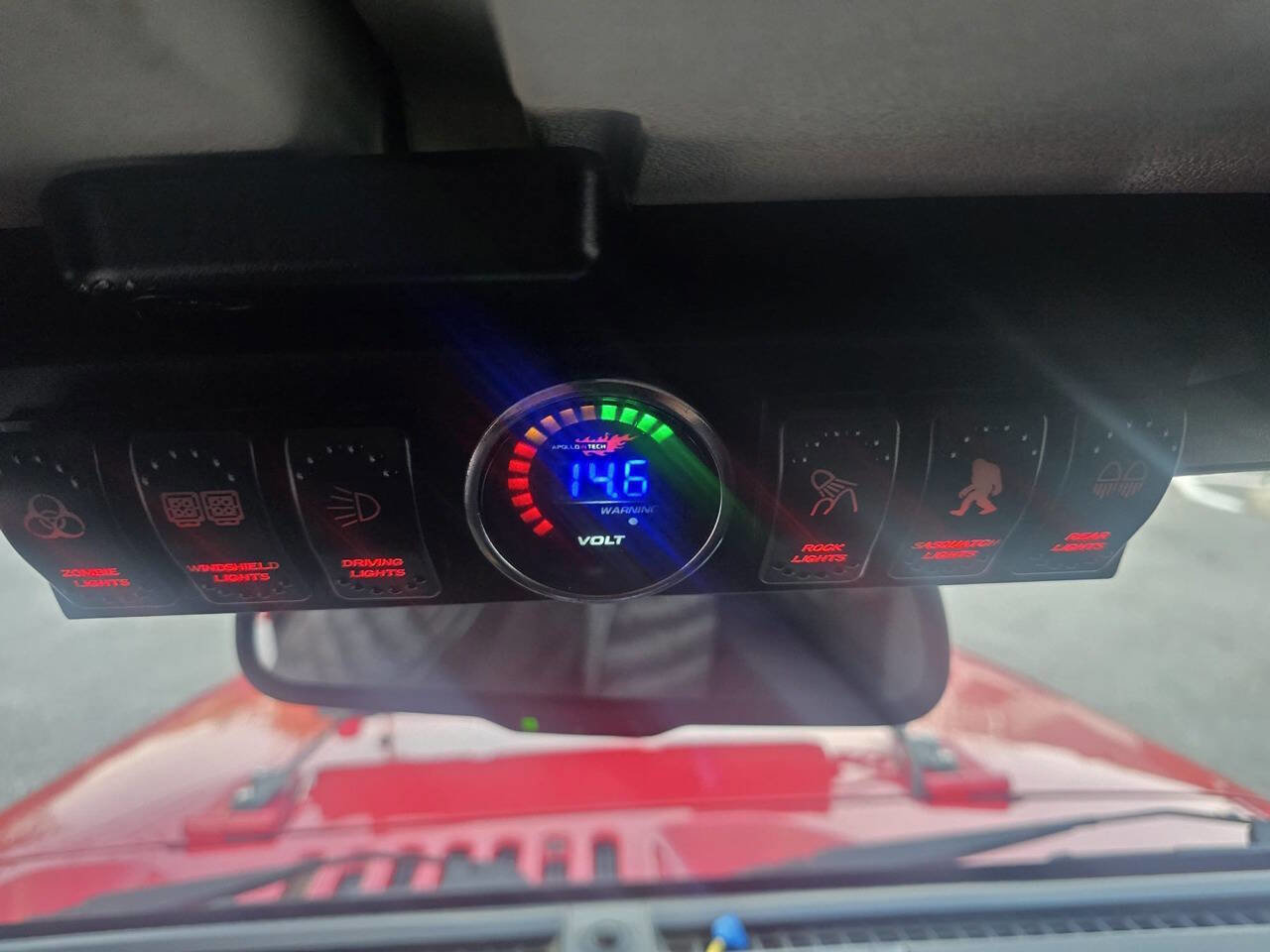 Used 2014 Jeep Wrangler Unlimited Sahara image 36