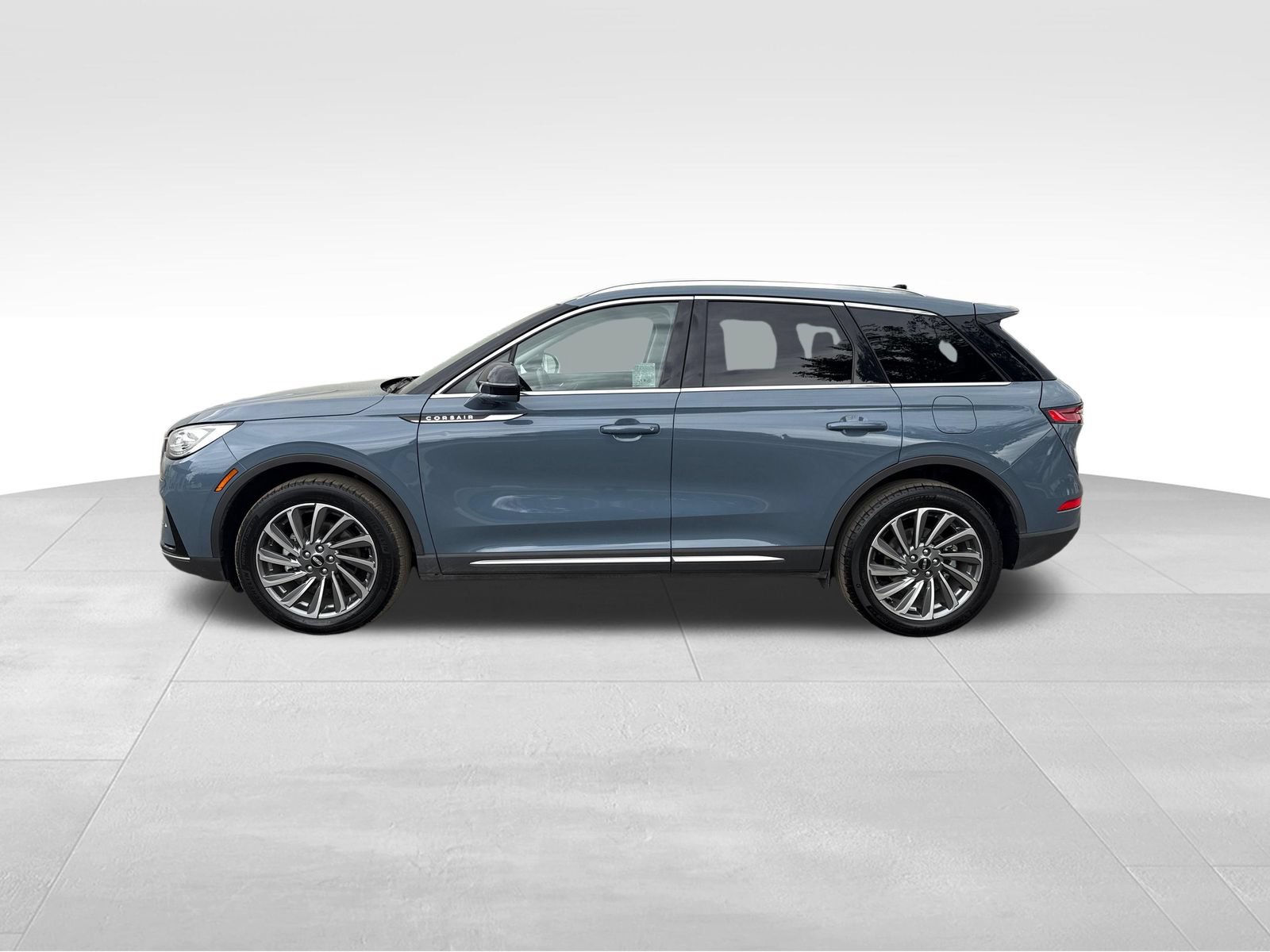 Used 2023 Lincoln Corsair Reserve w/ Equipment Group 201A AWD/4WD image 2