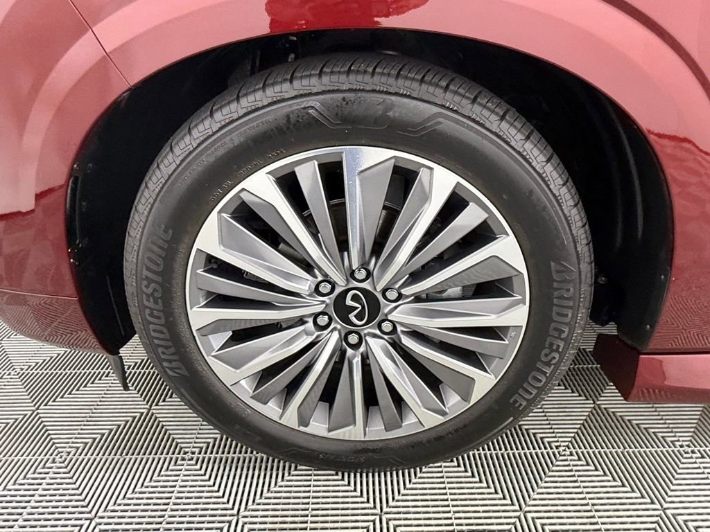 Used 2025 INFINITI QX80 Sensory image 11