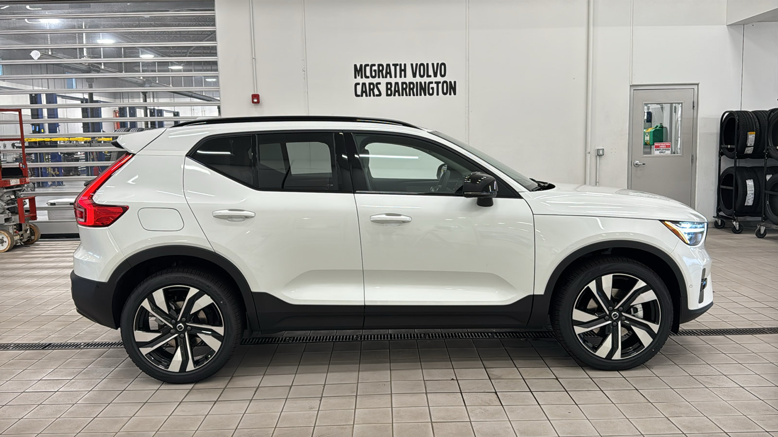 New 2026 Volvo XC40 B5 Ultra w/ Protection Package Premier AWD/4WD image 4