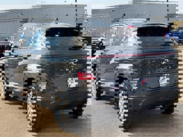 Used 2024 Hyundai Kona SE image 7