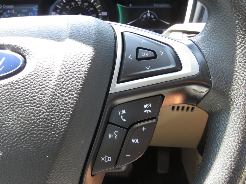 Used 2019 Ford Fusion SE FWD image 20