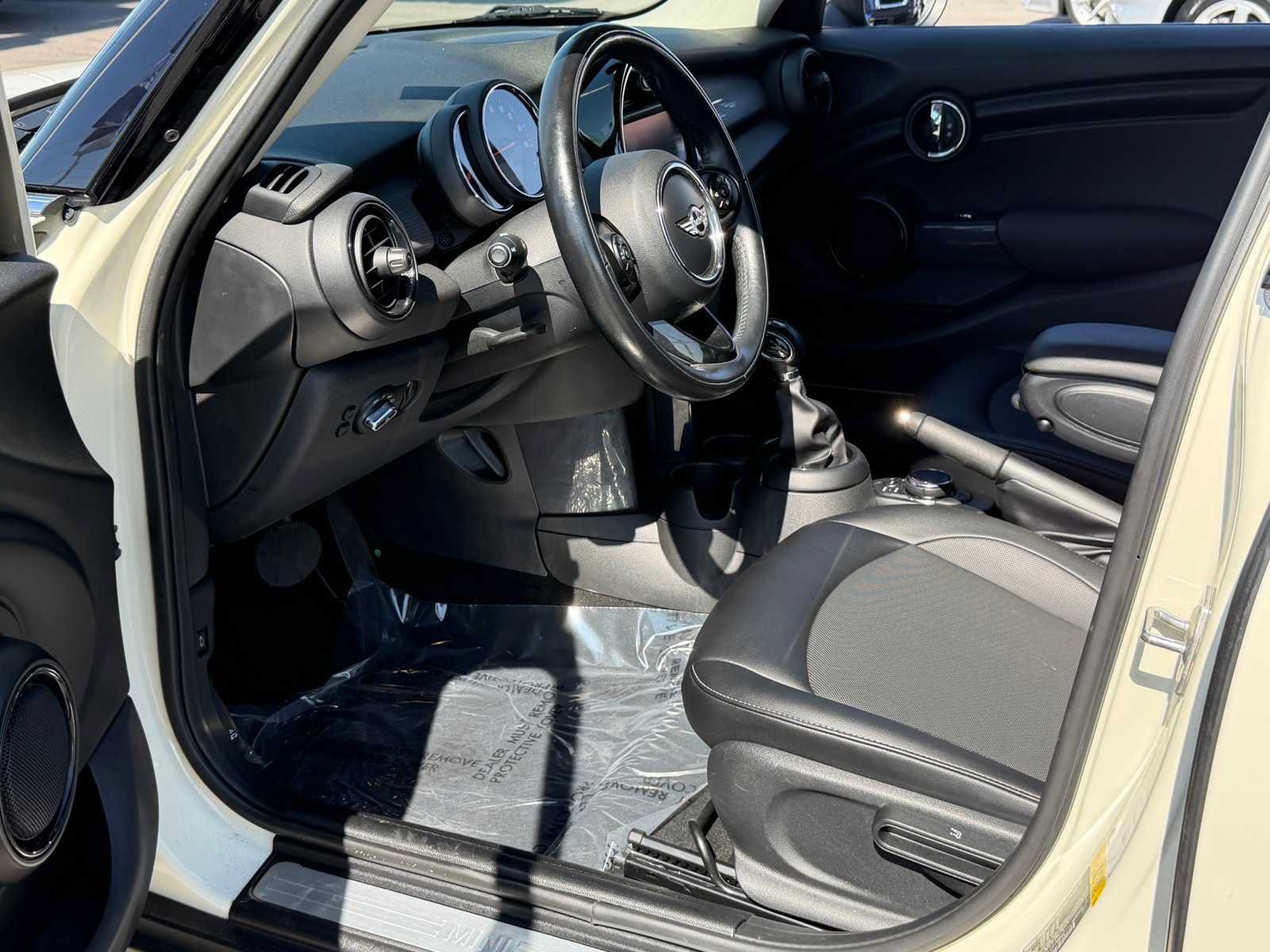 Used 2018 MINI Cooper 4-Door Hardtop FWD image 23