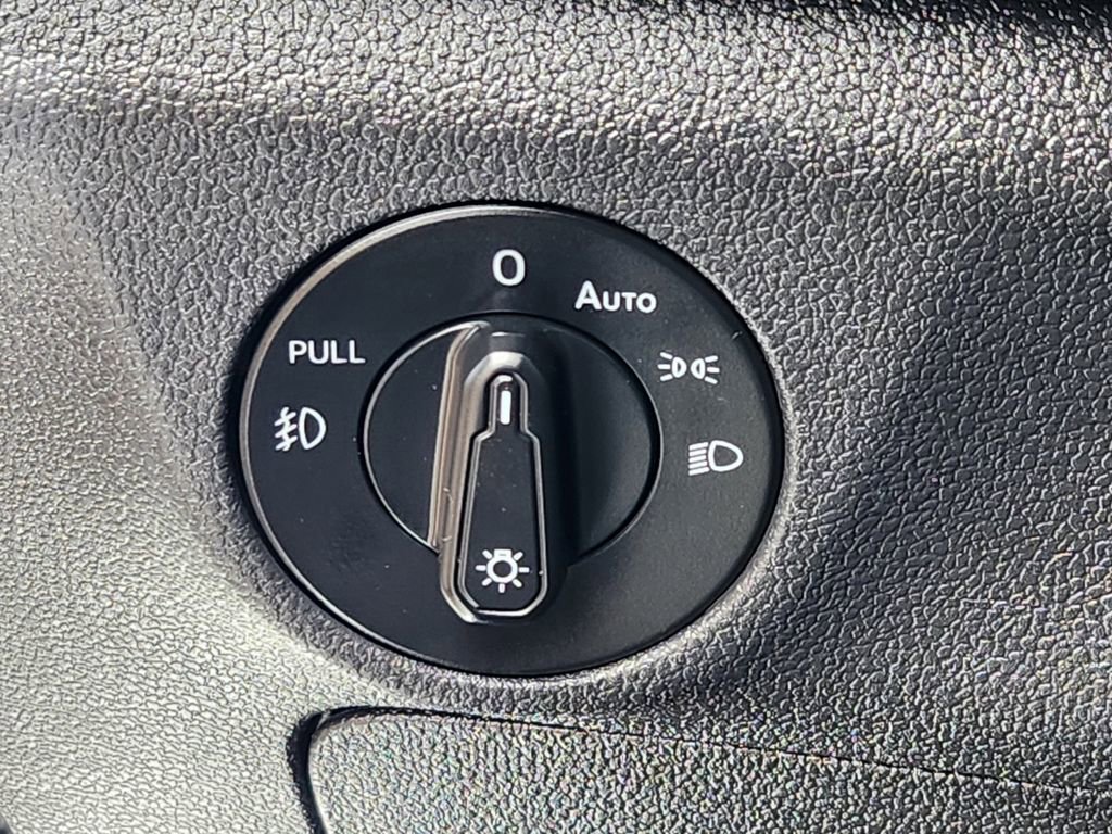 Used 2019 Volkswagen Jetta R-Line FWD image 12