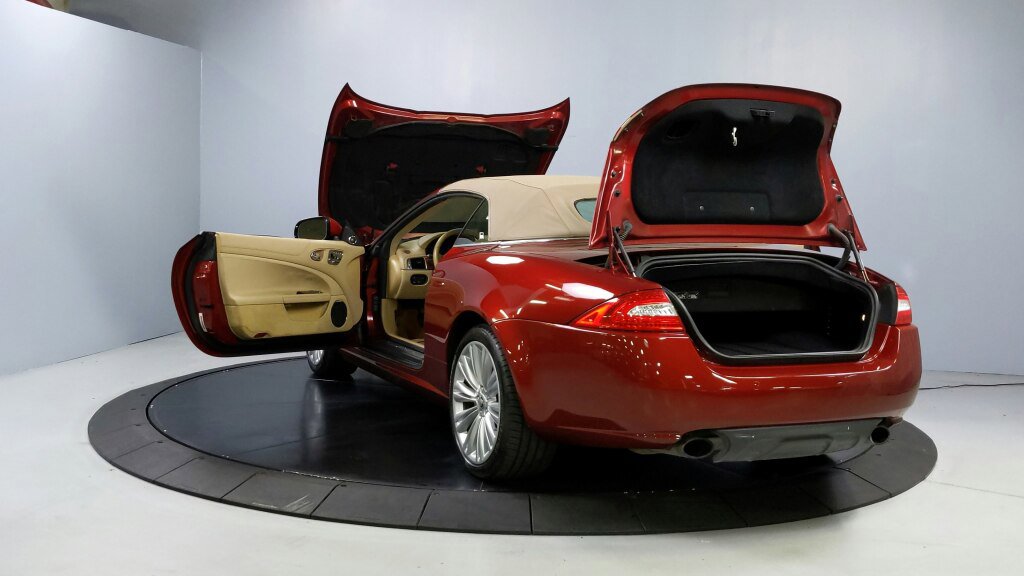Used 2010 Jaguar XK Convertible image 13