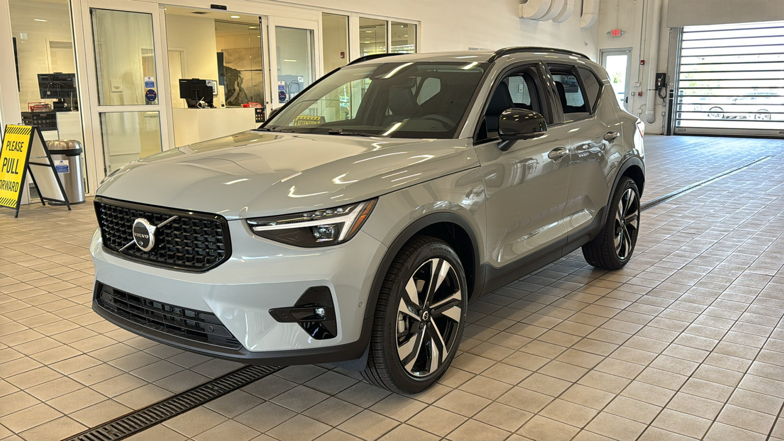 New 2026 Volvo XC40 B5 Plus w/ Climate Package AWD/4WD image 9