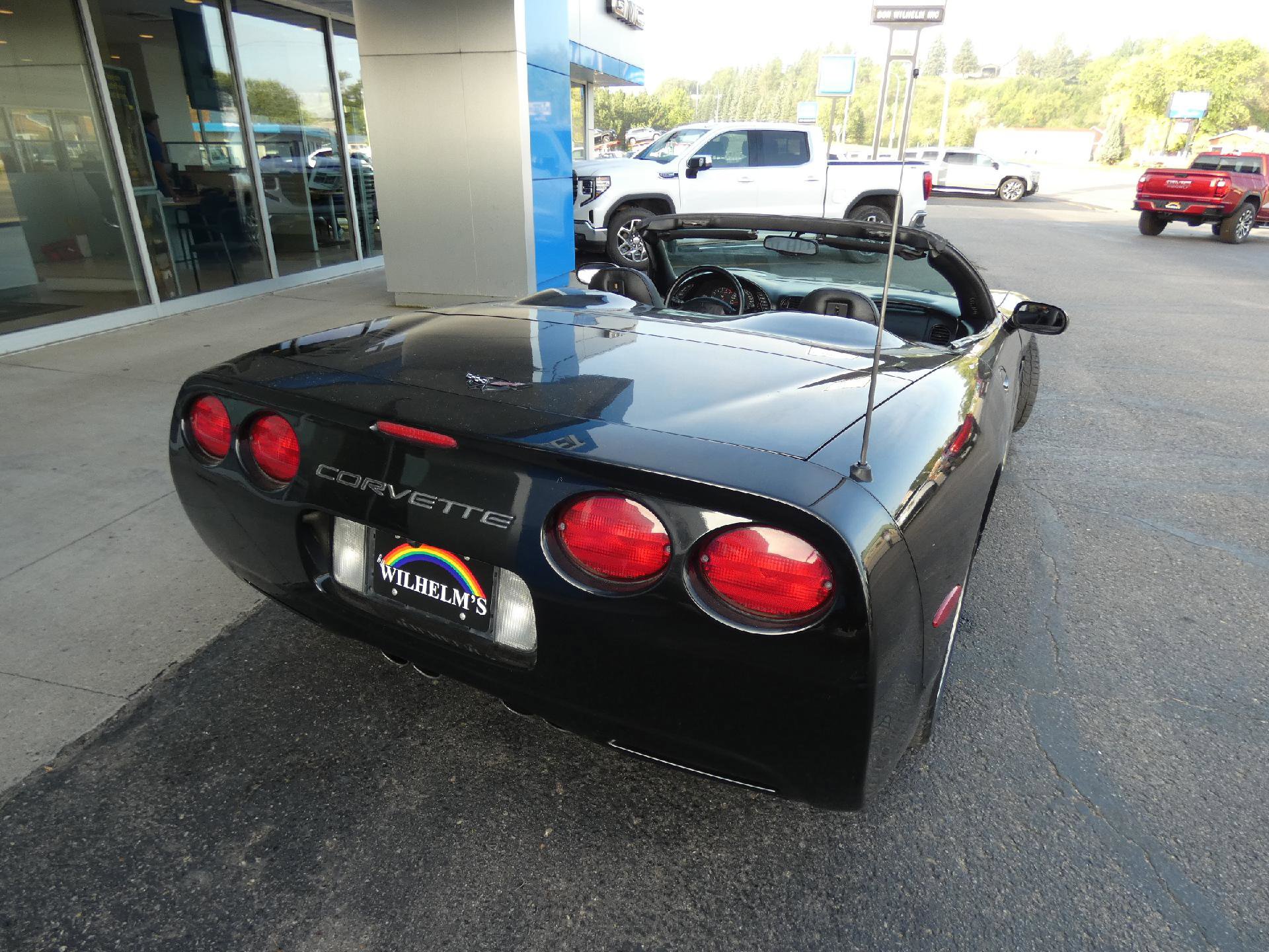 Used 2000 Chevrolet Corvette Convertible w/ Performance Handling Pkg image 3