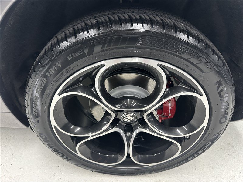 Used 2024 Alfa Romeo Stelvio Ti AWD/4WD image 17