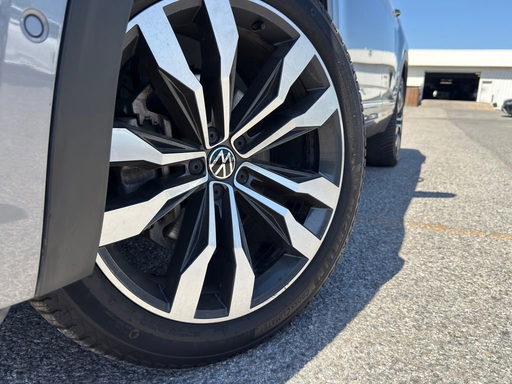 Used 2022 Volkswagen Atlas SEL Premium image 3