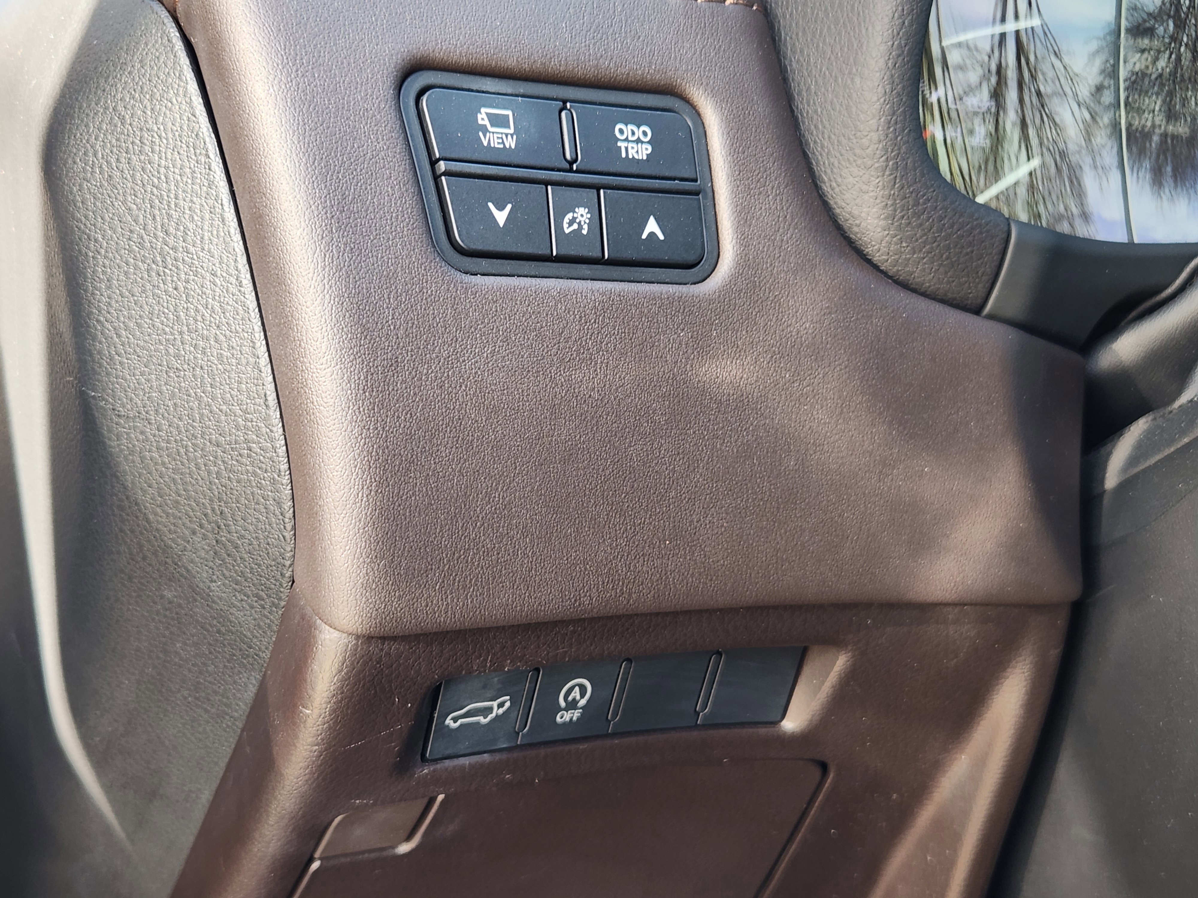 Used 2023 Lexus LX 600 4WD w/ Accessory Package (Z1) image 16