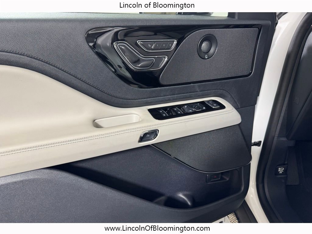 New 2026 Lincoln Aviator AWD image 16