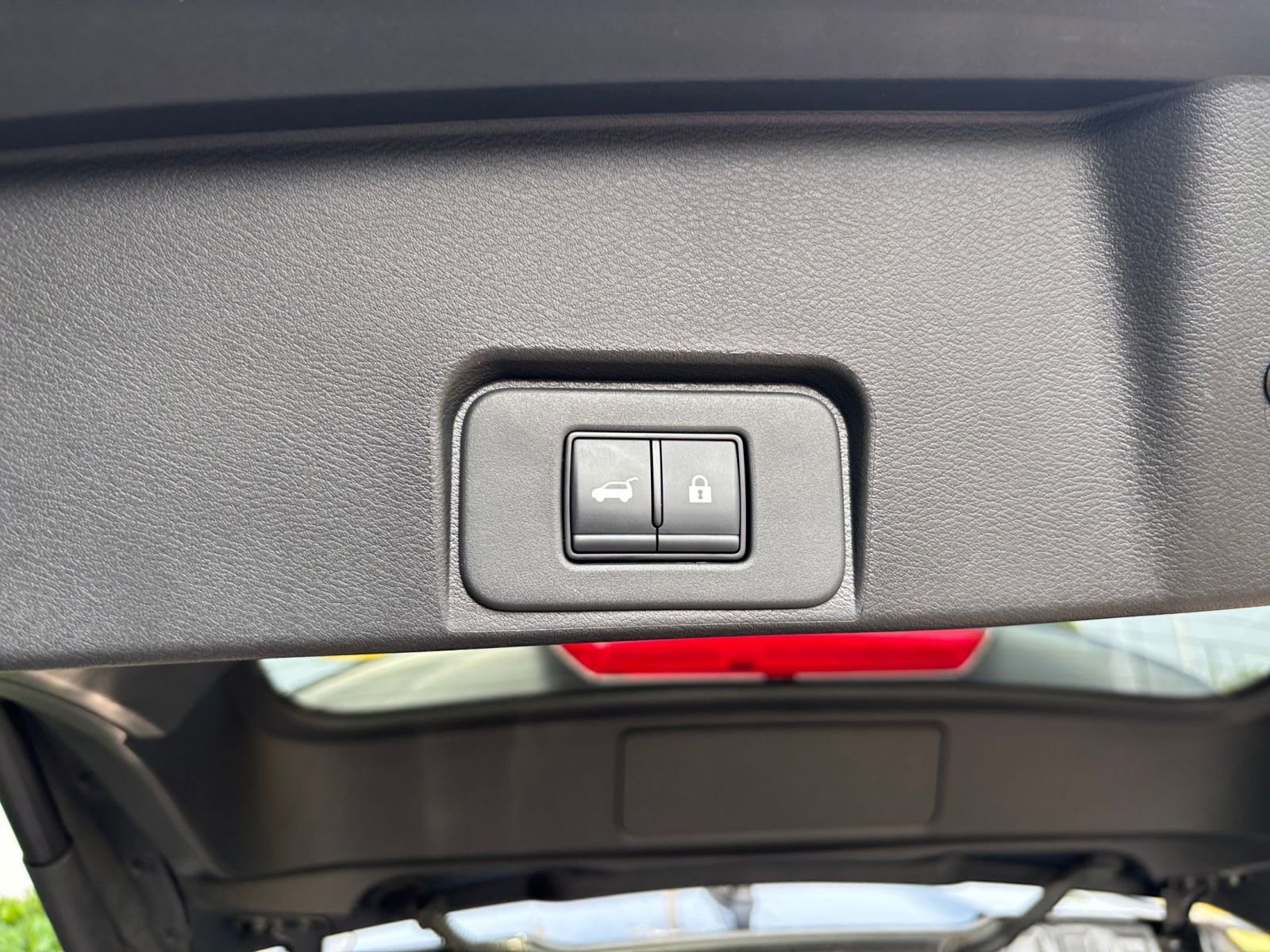 Used 2025 Nissan Rogue SV AWD/4WD image 23