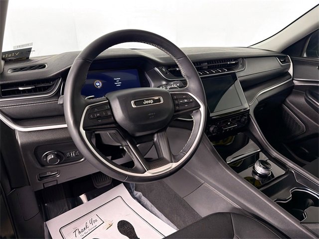 Used 2023 Jeep Grand Cherokee Laredo image 9