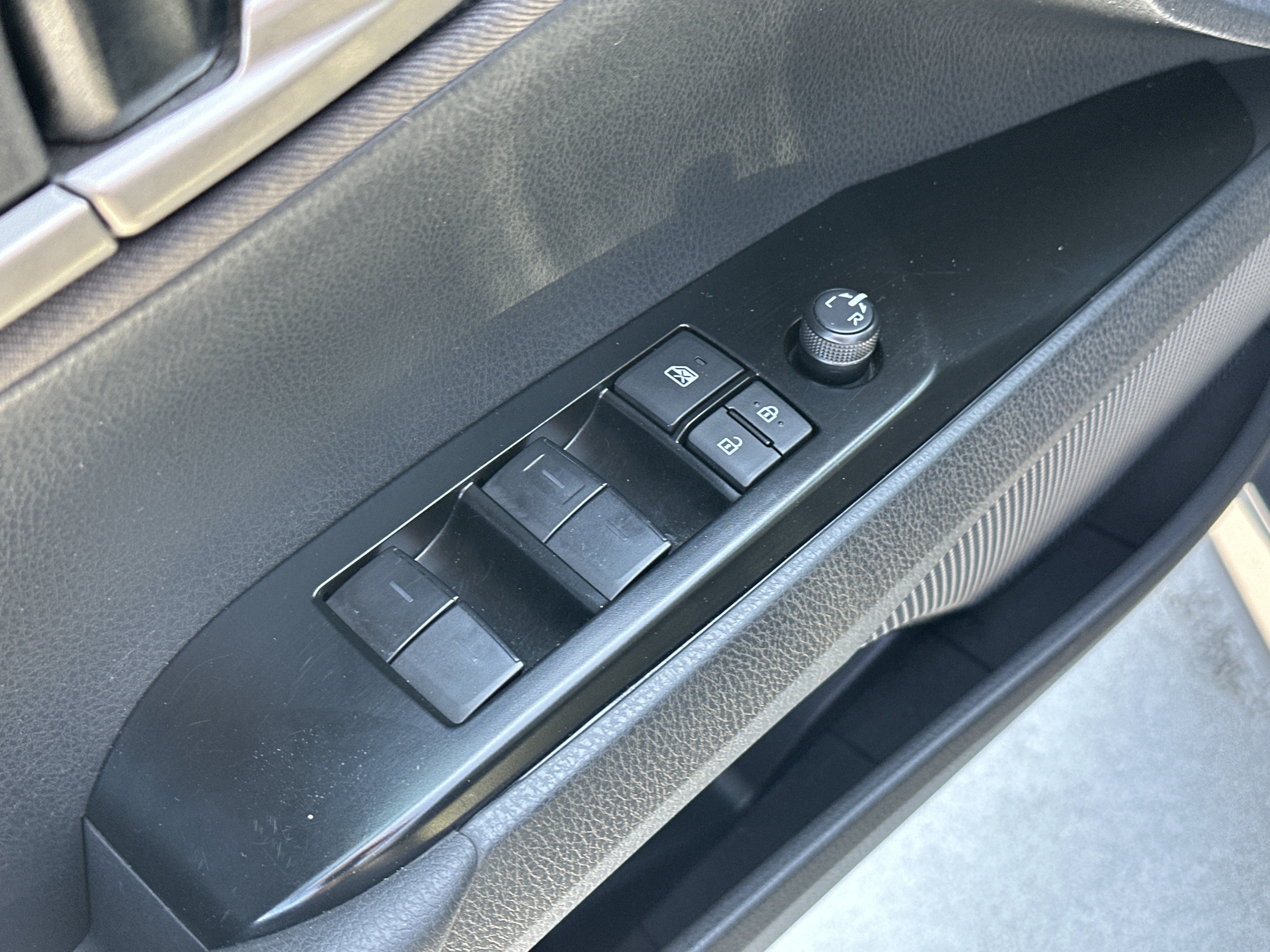 Used 2025 Toyota Camry LE FWD image 15
