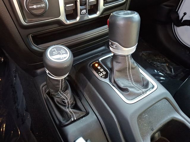 Used 2022 Jeep Wrangler Unlimited Sahara w/ Cold Weather Group AWD/4WD image 15
