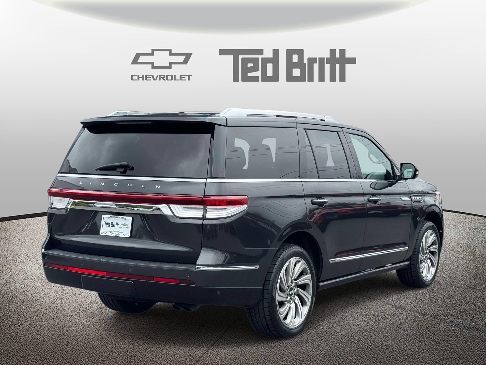 Used 2022 Lincoln Navigator Reserve AWD/4WD image 4
