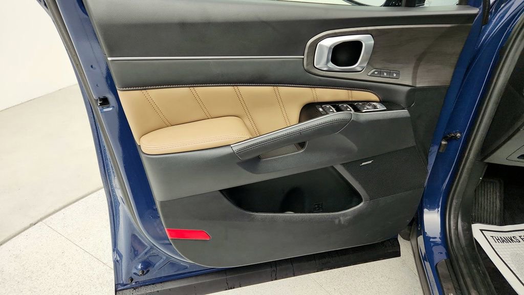 Used 2024 Kia Sorento SX Prestige w/ Olive Brown Leather Package image 11