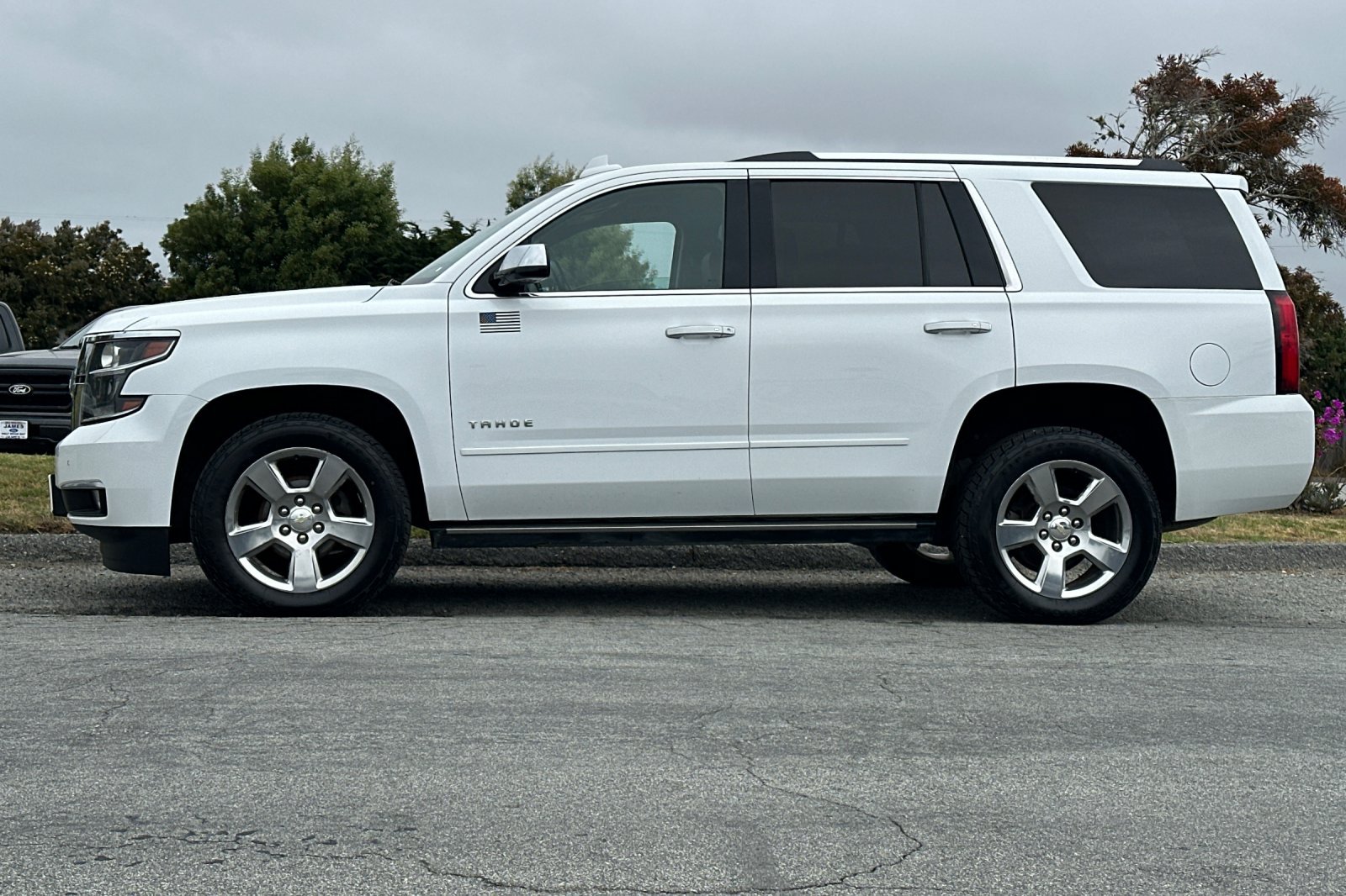 Used 2017 Chevrolet Tahoe Premier AWD/4WD image 2