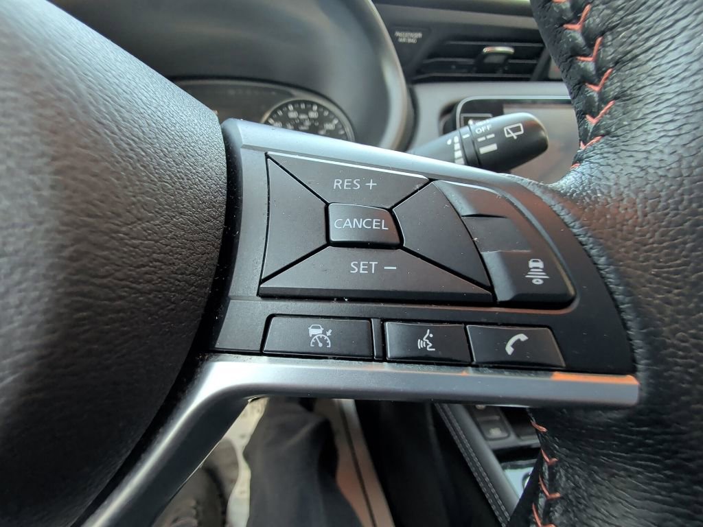 Used 2021 Nissan Kicks SR w/ Interior Electronics Package FWD image 18