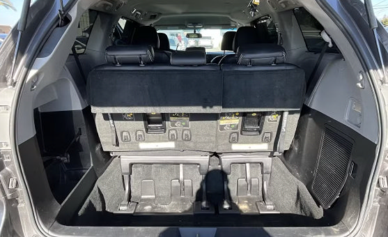 Used 2015 Toyota Sienna SE FWD image 18