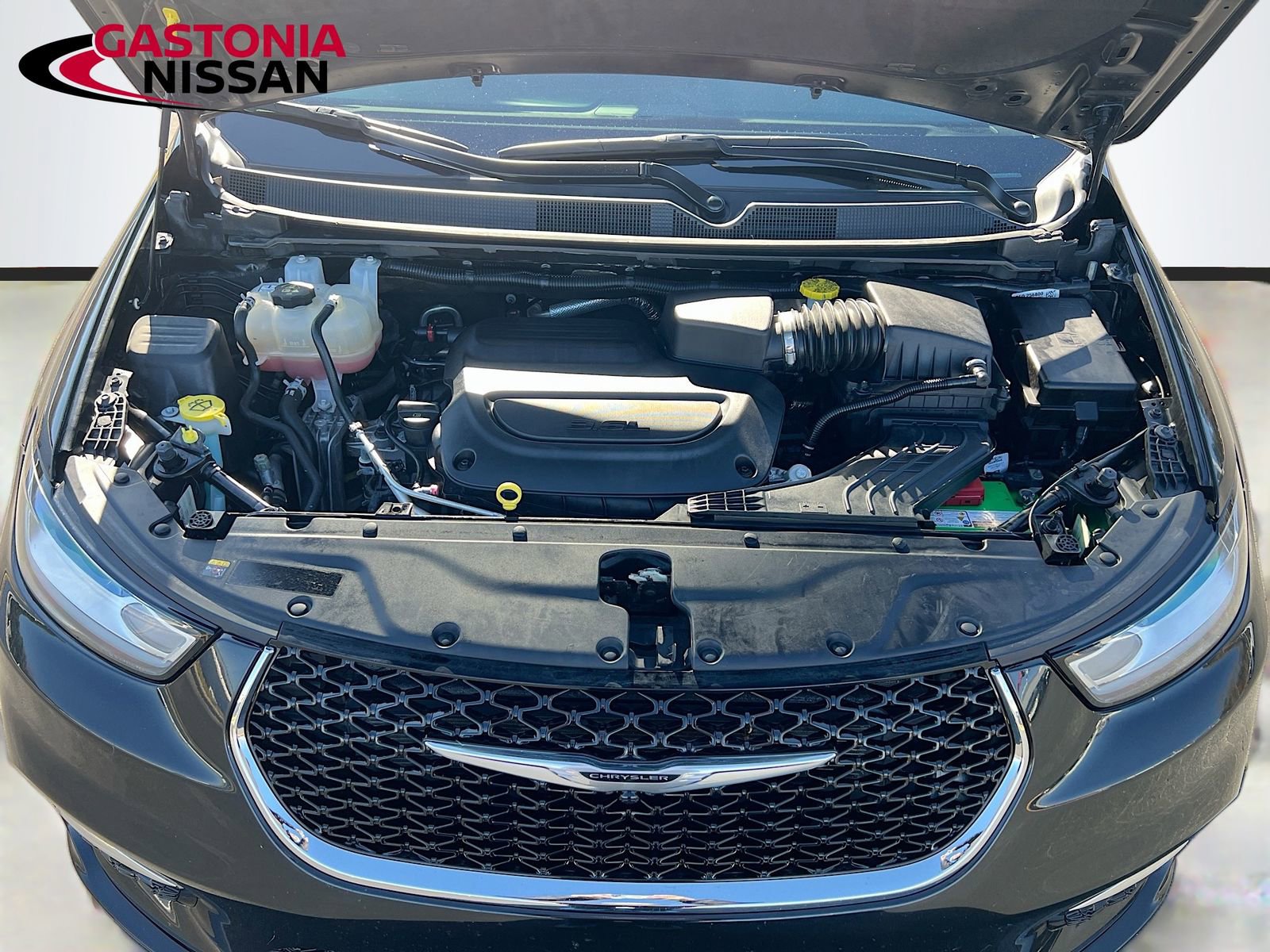 Used 2023 Chrysler Pacifica Touring-L image 38