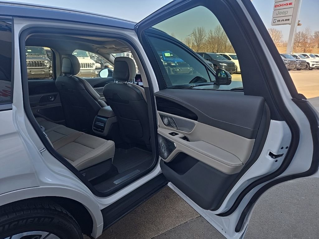 Used 2025 Lincoln Nautilus Reserve image 85