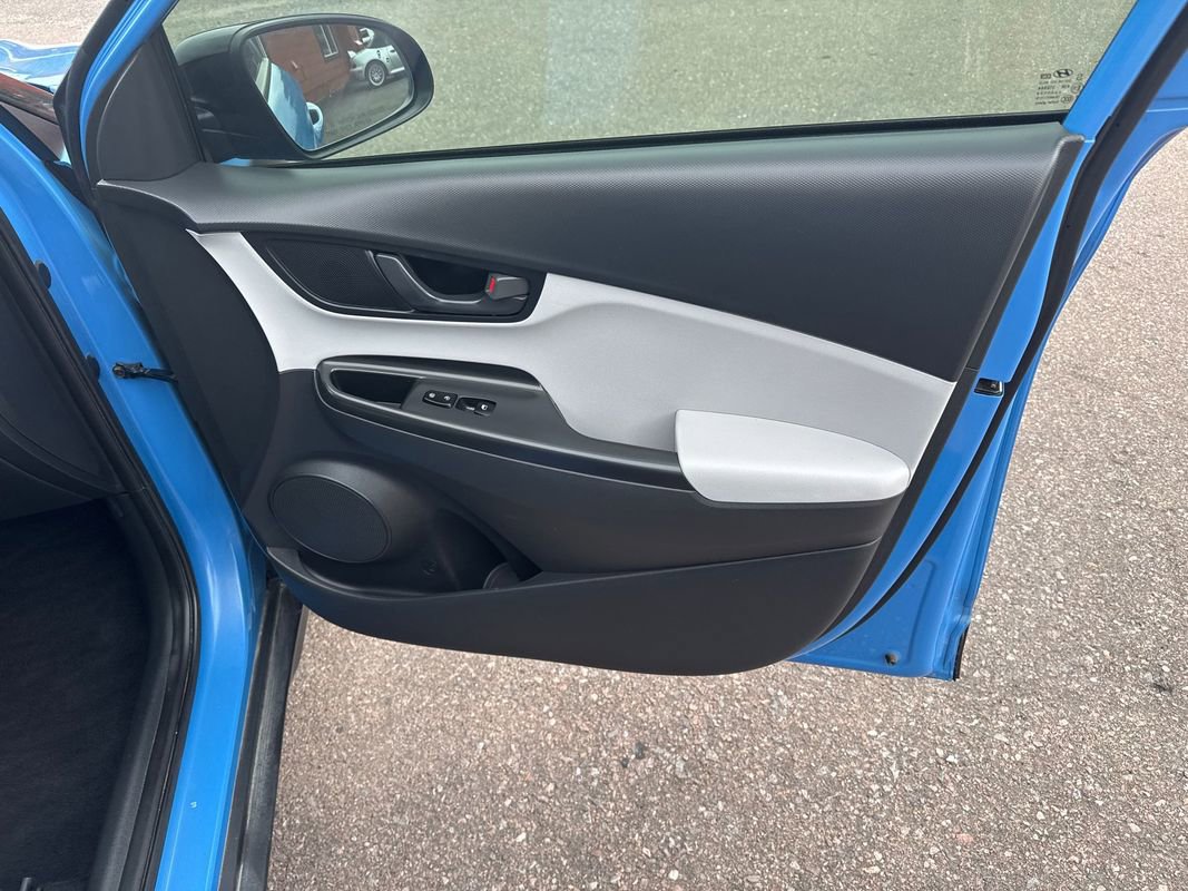 Used 2022 Hyundai Kona SEL w/ Cargo Package image 16