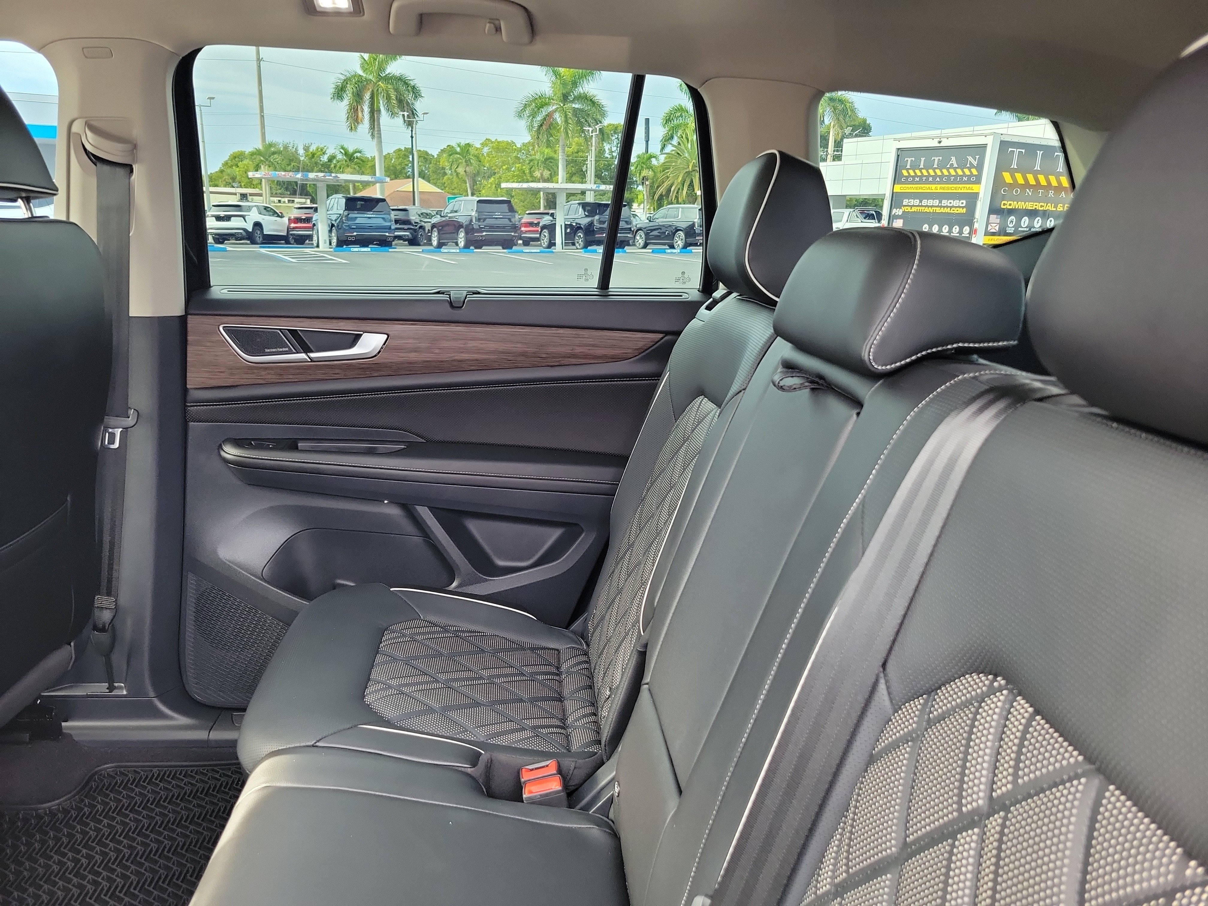 Used 2024 Volkswagen Atlas SEL Premium R-Line AWD/4WD image 10
