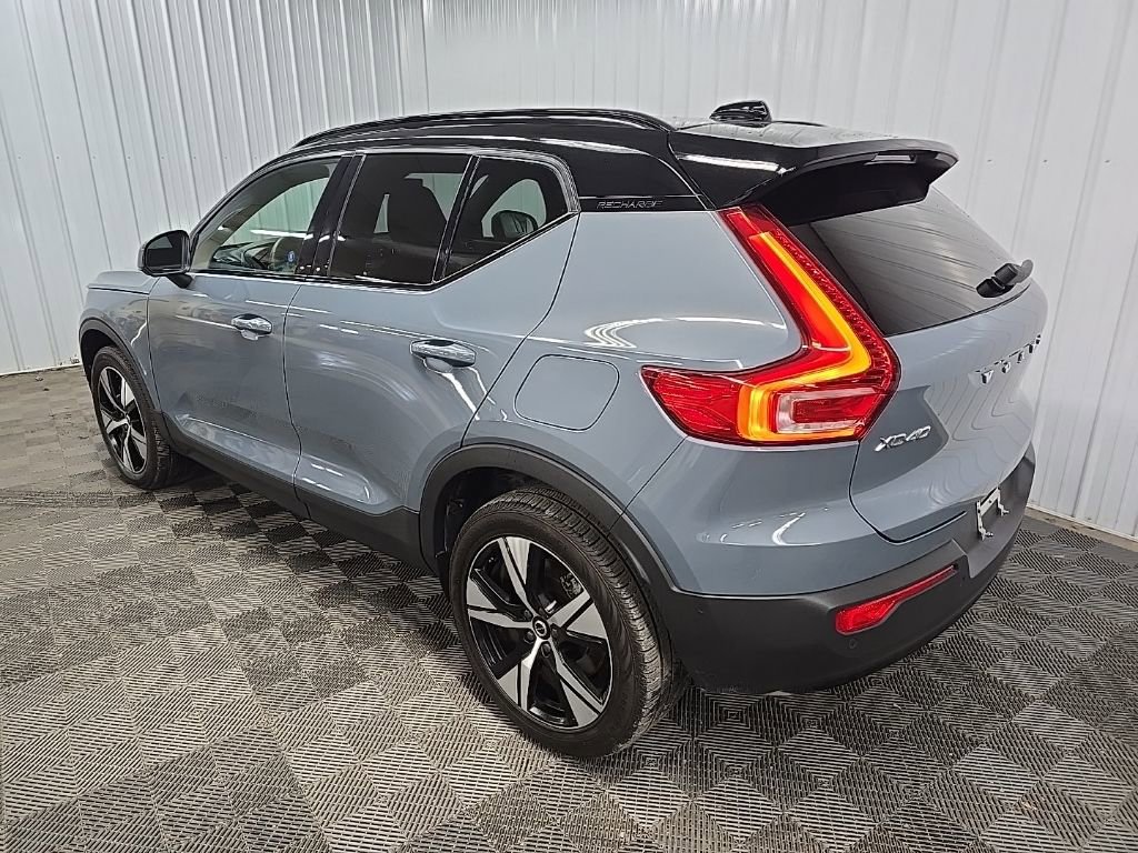 Used 2022 Volvo XC40 P8 Recharge Plus image 9