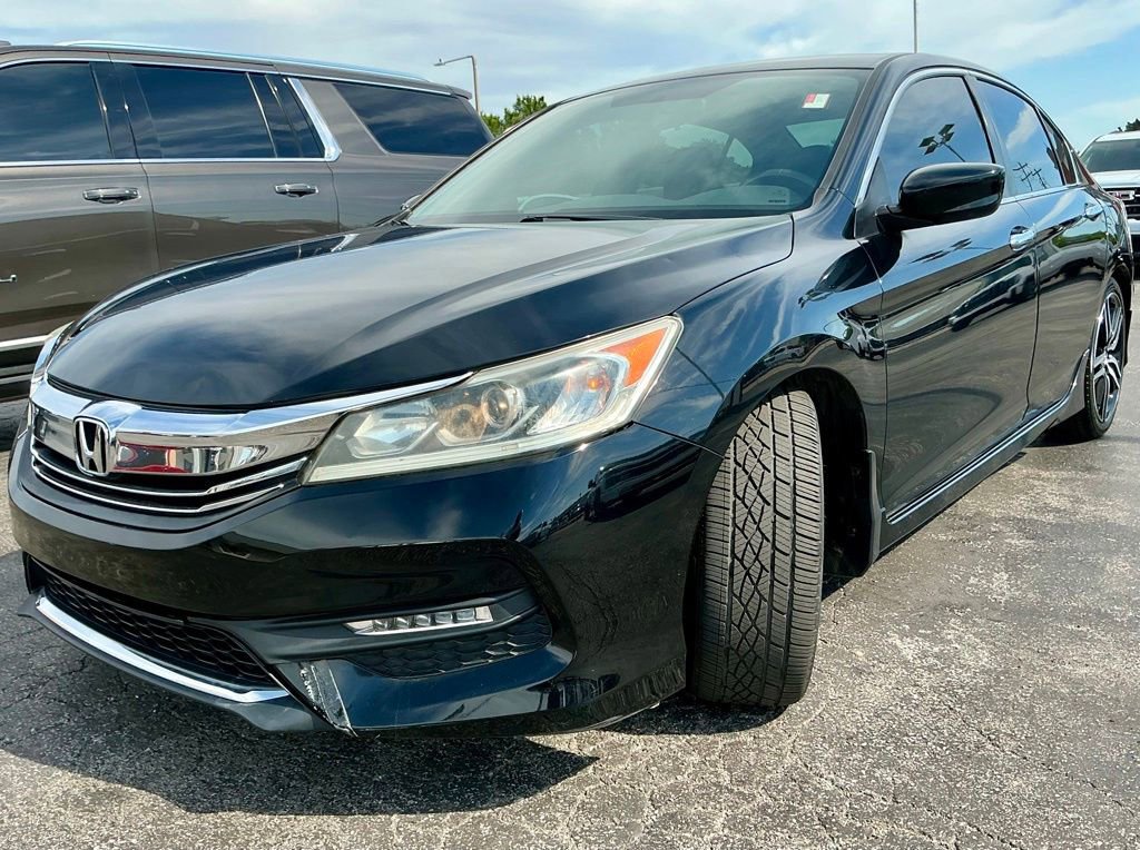 Used 2017 Honda Accord Sport image 2