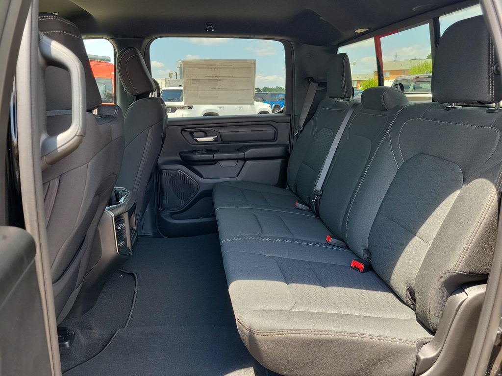 New 2026 RAM 1500 Express AWD/4WD image 9