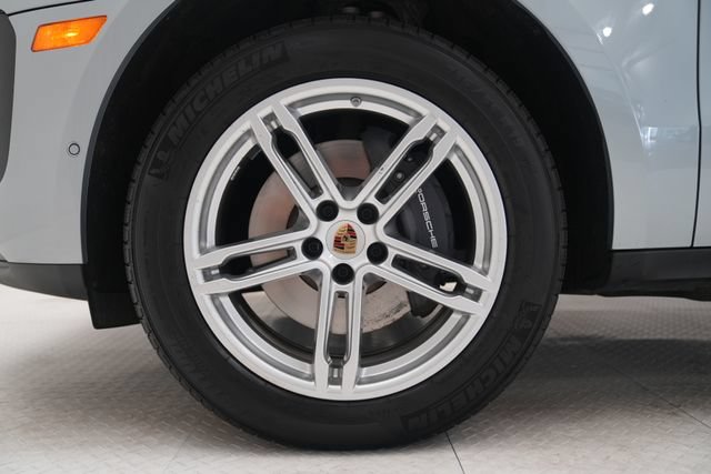Certified 2026 Porsche Macan AWD/4WD image 9