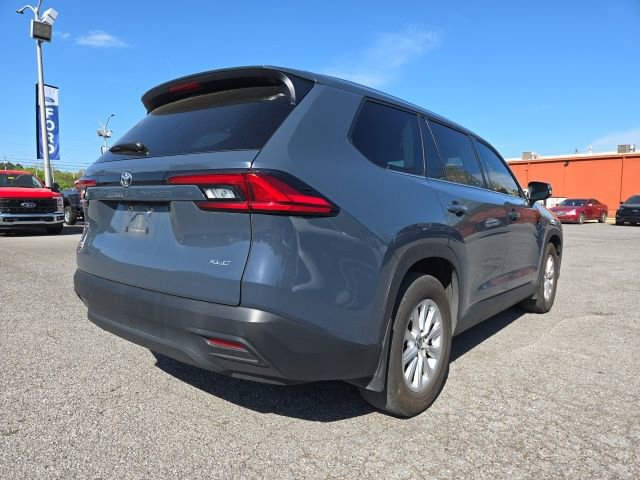 Used 2024 Toyota Grand Highlander XLE FWD image 3