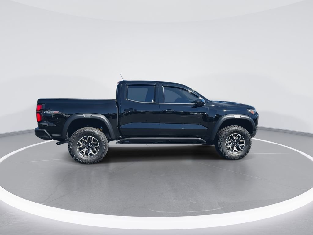 Used 2025 Chevrolet Colorado ZR2 w/ Technology Package AWD/4WD image 9