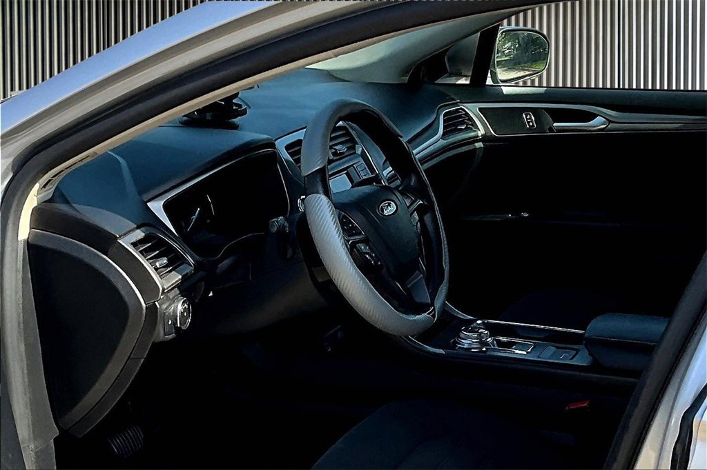 Used 2018 Ford Fusion SE image 14