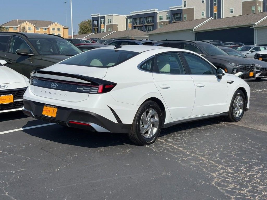 New 2026 Hyundai Sonata SE FWD image 3
