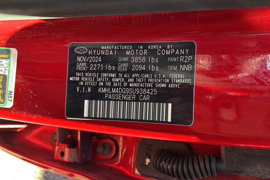 Certified 2025 Hyundai Elantra Sport image 33