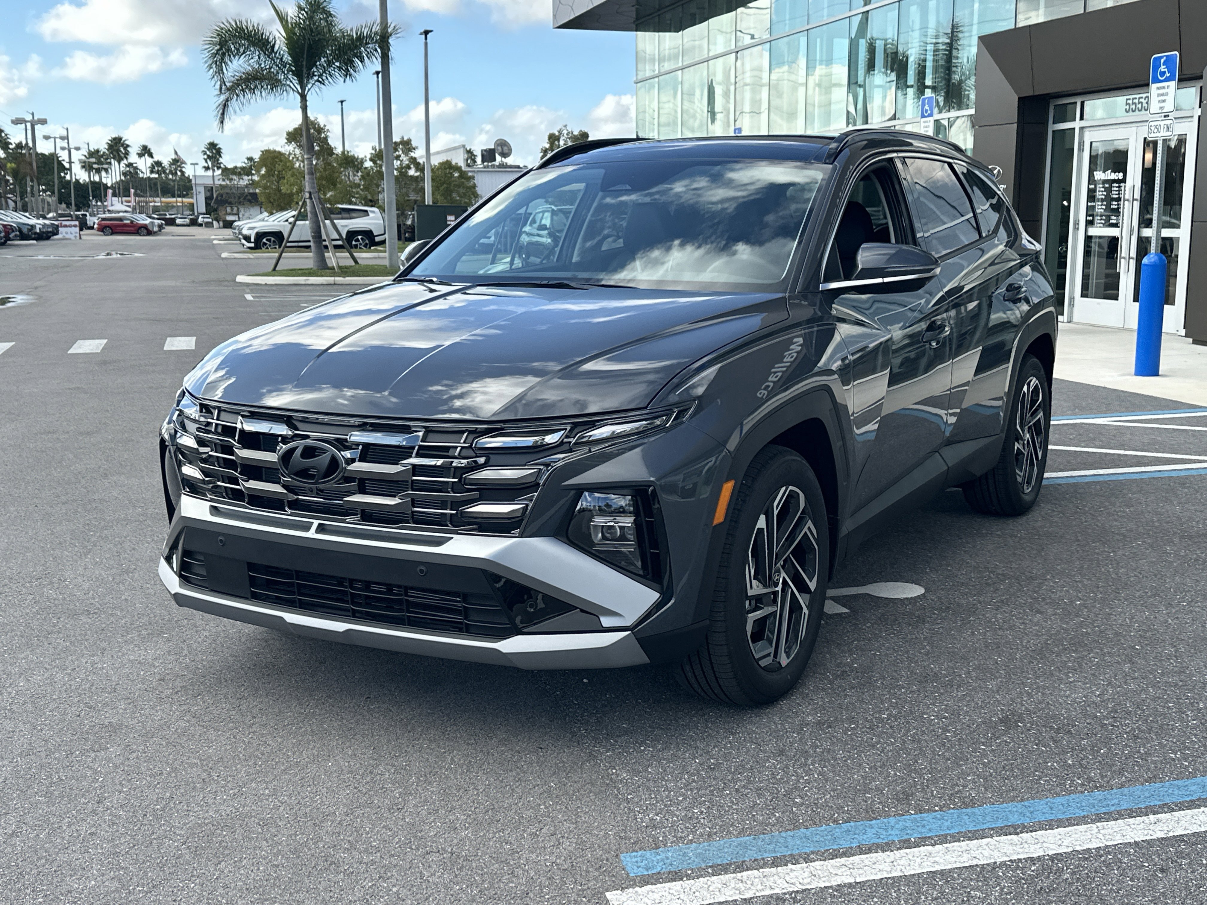New 2026 Hyundai Tucson Limited FWD image 2