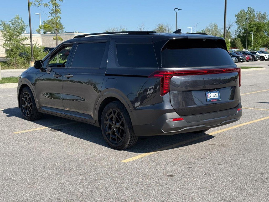 Used 2025 Kia Carnival SX Prestige image 3