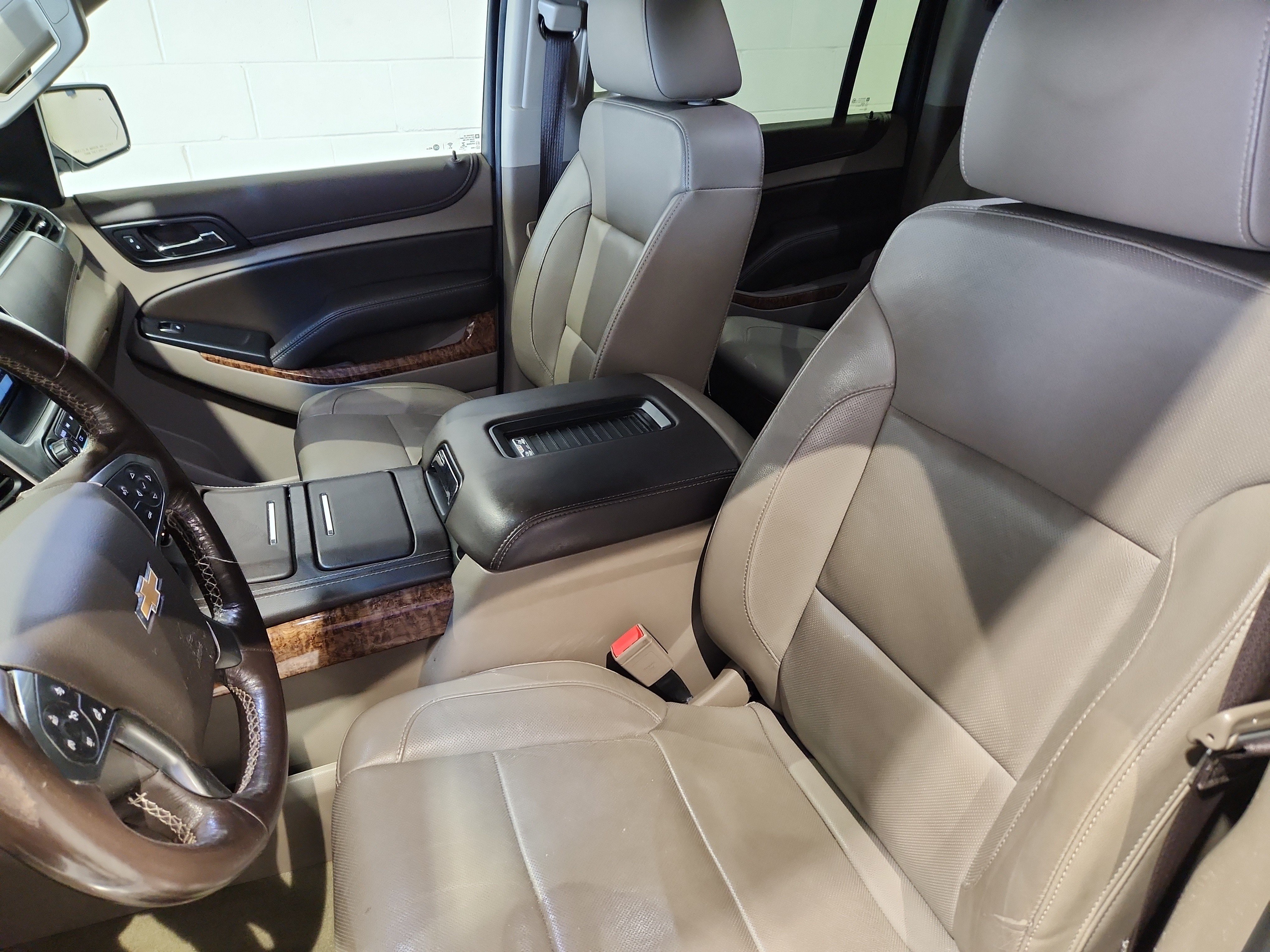 Used 2018 Chevrolet Suburban Premier AWD/4WD image 17